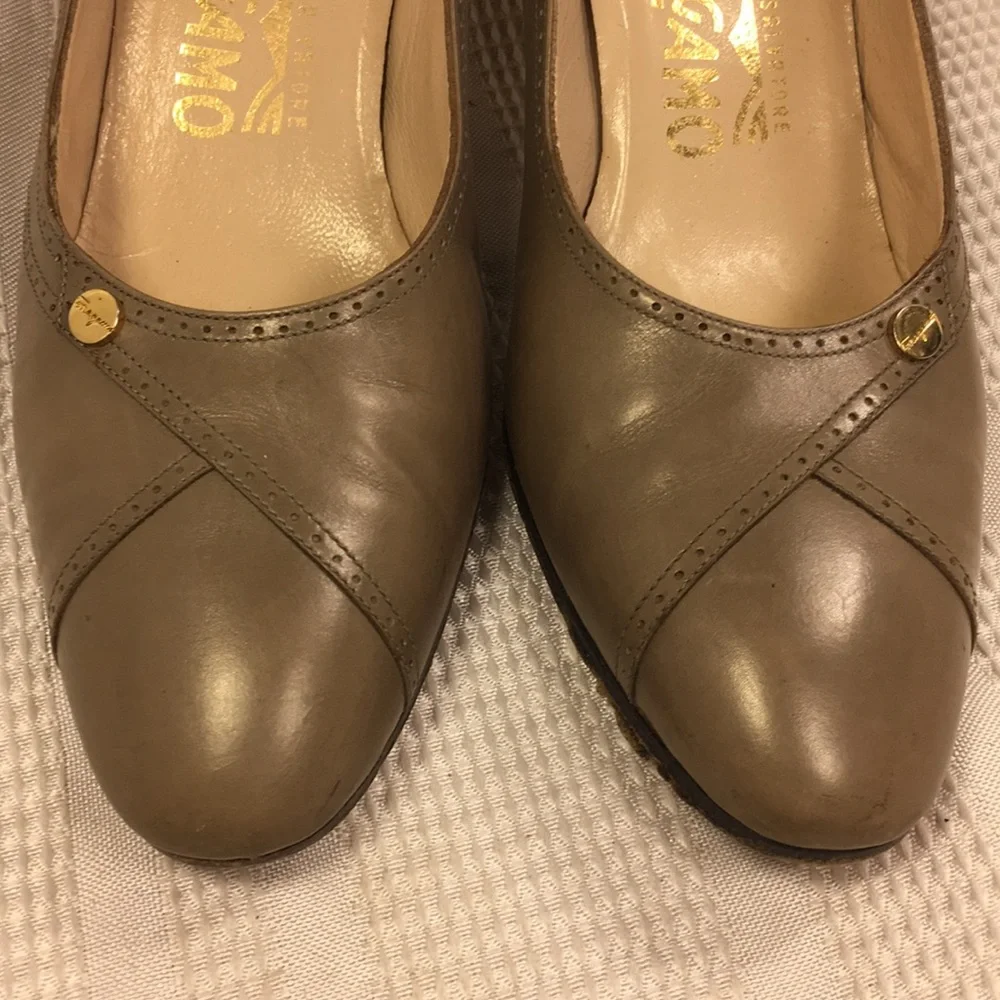 Salvatore Ferragamo leather pumps classic elegant